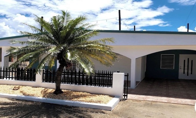 Jarealito Apartamento | Quiet cozy 1 bedroom 1 bathroom just 2 blocks from beautiful beaches!