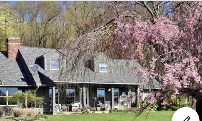 Town of Wawayanda Casa | Quiet, cozy, 10 minutes to Ski Resorts, Legoland, and historic Warwick, NY.