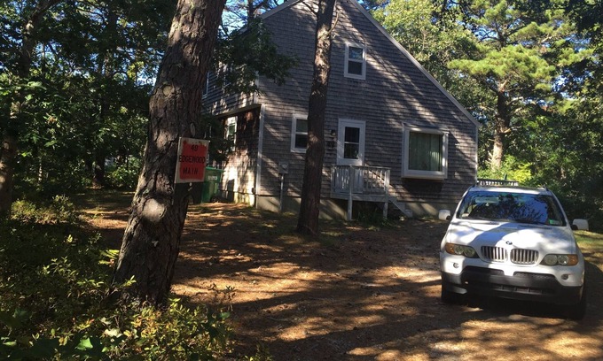 Edgartown Cabaña | Quiet Cozy Cottage in the Woods - Centrally Located