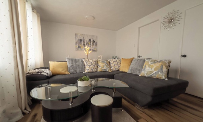 Saint John Casa | Quiet Cozy Family Home. 5 mins to shopping district & Cinema.