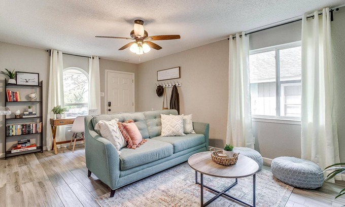 Westworth Village Casa | Quiet & Cozy Home - Ideal for Long Term Stays