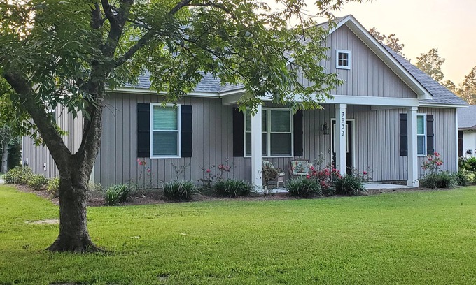 Castle Hayne Casa | Quiet & Cozy New Home Close to River, Beaches, & Downtown Wilmington