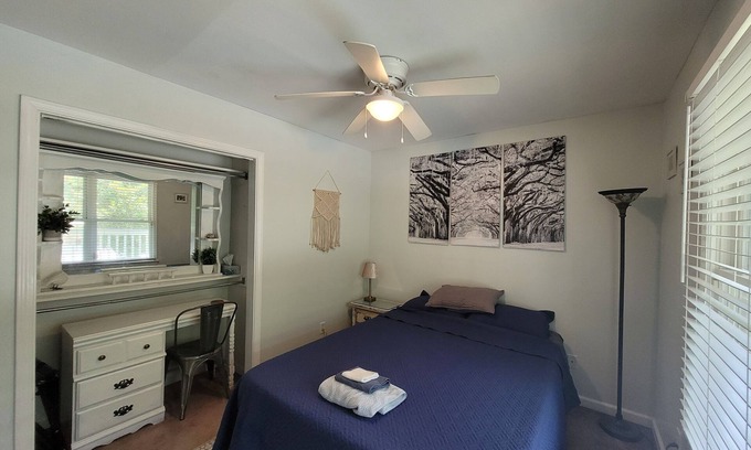 Cuyler - Brownsville Casa | Quiet & Cozy Room with Private Bath