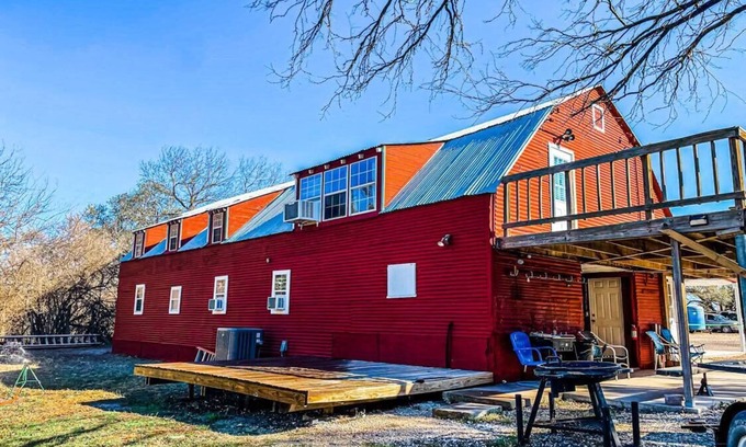 Brackettville Otro | Quiet Crystal Creek Ranch Bunkhouse with large private pond