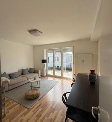 Neuhausen - Nymphenburg Apartamento | Quiet Family Apartment - 10 min to Center & Oktoberfest - Free Parking - Balcony - near Nymphenburg Palace & Botanical garden