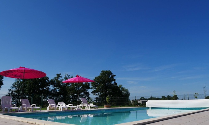 Jouqueviel Otro | Quiet farmhouse for 14 people, air conditioning, swimming pool, shaded terraces, enclosed garden, meadow