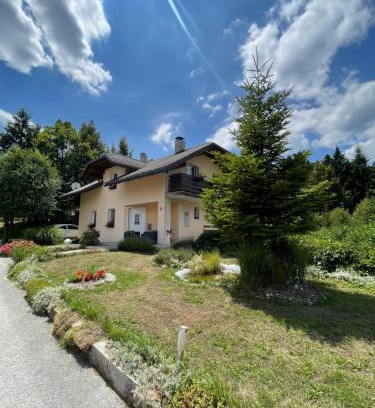 Vrhnika Apartamento | Quiet Forest Retreat with Pool