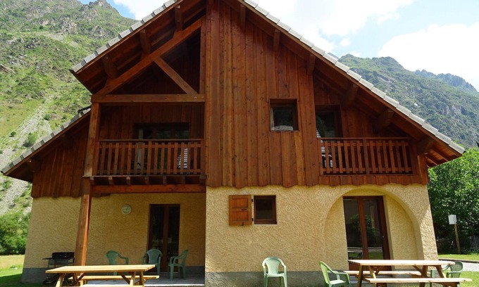 La Chapelle-en-Valgodemard Chalet De Esquí | Chalet adosado 6/8 pers, hermosa vista a las montañas, piscina y jacuzzi