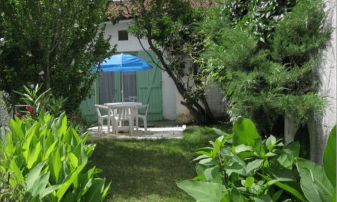 Saint-Georges-de-Didonne Casa | Quiet village house, 300 m from the beach, heart of Saint-Georges-de-Didonne