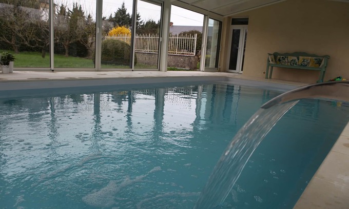 Sainte-Marguerite-d'Elle Casa | Tranquila casa de campo, piscina cubierta climatizada todo el año.