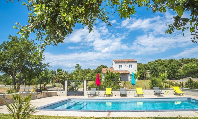 Labeaume Villa | Villa tranquila con aire acondicionado y piscina privada.