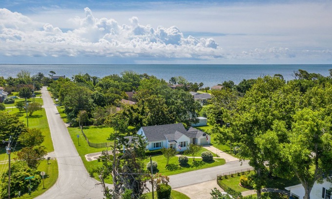 Marshallberg Casa | Quiet getaway to a small, safe and peaceful coastal town: 120/night