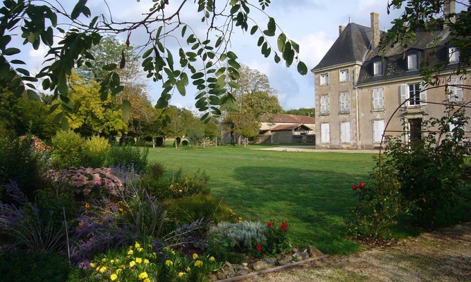 Pleuville Casa | Tranquilo apartamento rural en Château Tierras en Charente rural, con piscina y acceso al Parque