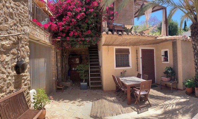 Cuevas Del Almanzora Apartamento | Quiet guest room with lots of privacy - only 10 minutes by car from the sea.