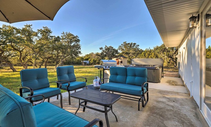 Fischer Casa | Quiet Haven w/ Hot Tub, 4 Mi to Canyon Lake!