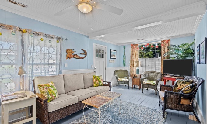 North Carolina Coast Cabaña | Quiet Hideaway Half a Mile to the Beach a Mile to the Boardwalk Linens Included!
