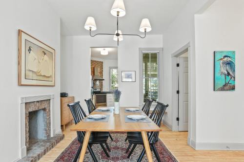 Beach Institute Casa | Quiet Historic Corner Easy Walk to Downtown Dining and Entertainment