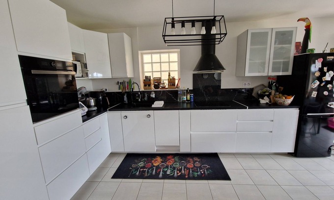 Cambronne-les-Clermont Casa | Quiet house with garden, view of fields and woods