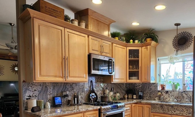 Ridgecrest Casa | Quiet Home 1 BR 1 Bath. Sleeps 2. Gym & Kitchen. Trees & Garden!