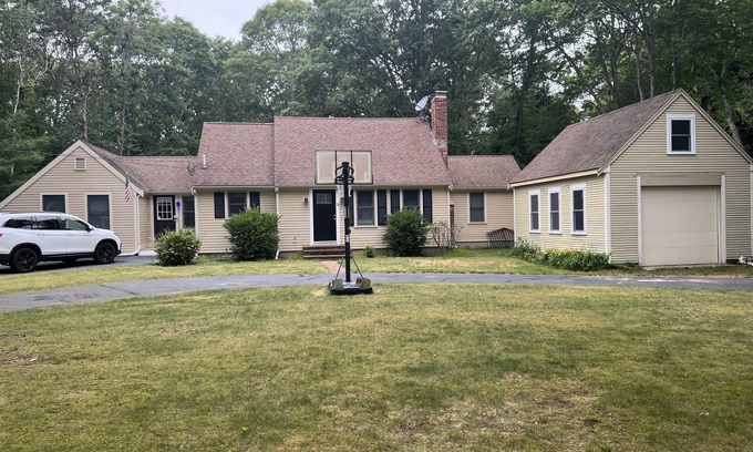 Marstons Mills Casa | Quiet home in quiet neighborhood on Cape Cod!