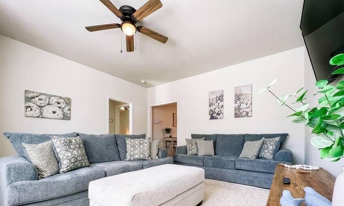 Wilmington Casa | Quiet Home w/ King Bed Near Golf Course + Beaches