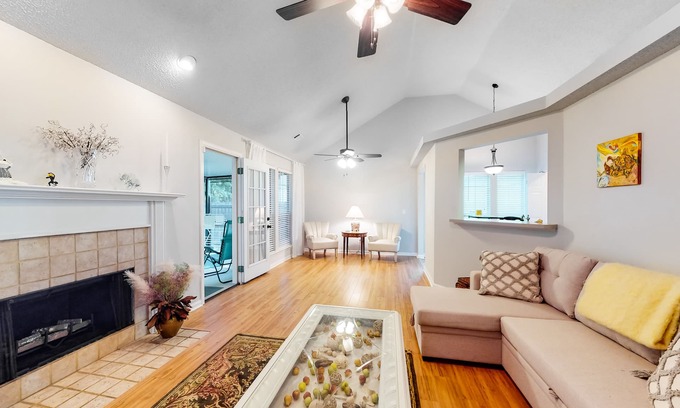 Savannah Casa | Quiet home with dog-friendly yard, fireplace & screened patio - 30-night min.