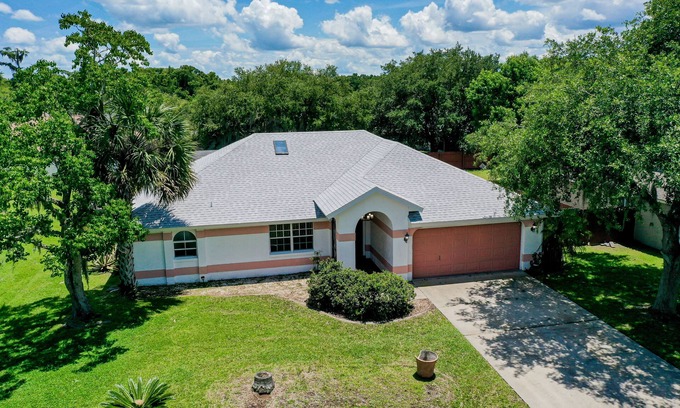 Palm Coast Casa | Quiet home with enclosed yard, heated pool with jets, & screened lanai