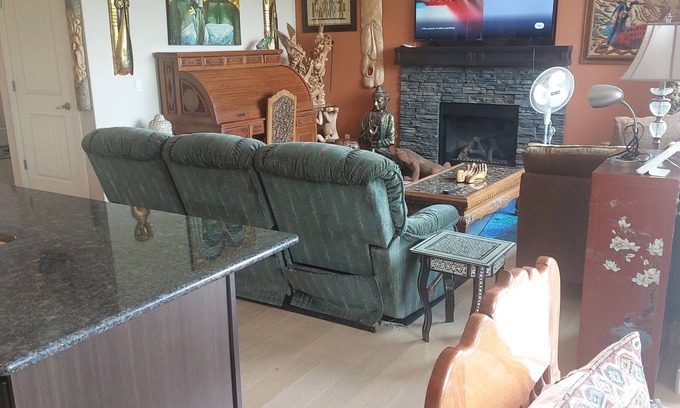 Cochrane Casa | Quiet house and neighborhood well located 25 minutes from Calgary.