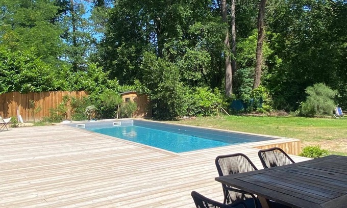 Grayan-Et-L'Hopital Casa | Quiet house with pool close to Soulac and ocean beaches.