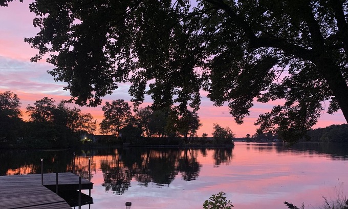 Coventry Casa | Quiet Lake Front Retreat