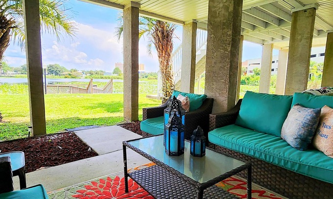 El Centro Beach Condominio | Quiet Lakefront Seaside Condo w/ Pool, 1 Mile To Pier Park & Frank Brown Park
