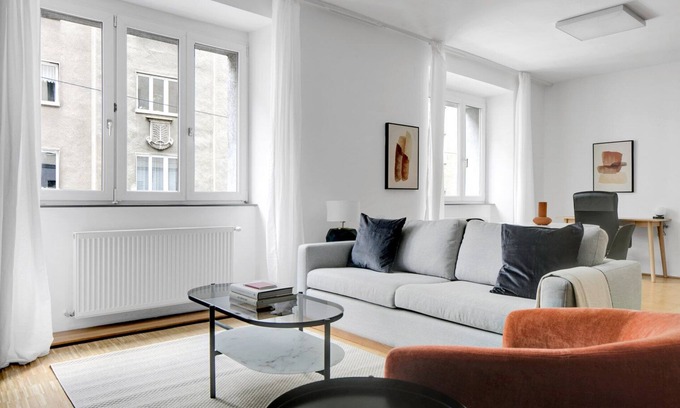 Matzleinsdorf Apartamento | Quiet Margareten 1BR w/ Elevator, near Hauptbahnhof, by Blueground