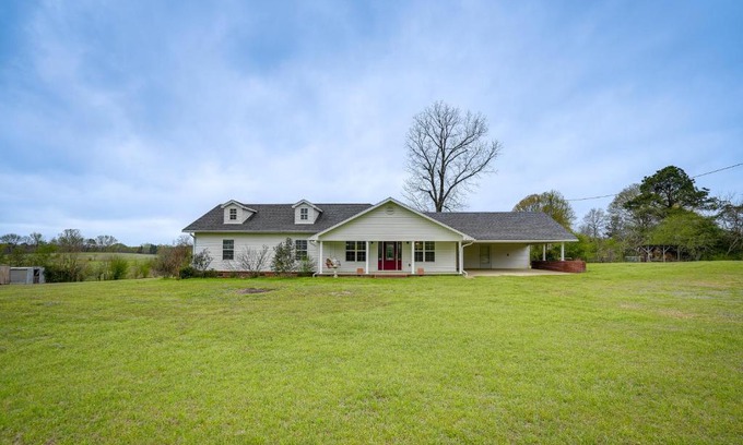 Lawson Casa | Quiet Marion Getaway with Fireplace!