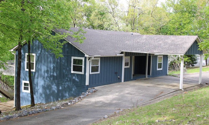 Jones Mills Casa | Quiet Mountain 3/2 Home with Spectacular Views. Additional bedroom for extra.