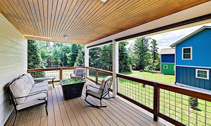 Woodfin Cabina | Quiet Mountain Oasis | Deck & Firepit | Central Locale to Downtown & Hiking