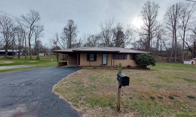 Sparta Casa | Quiet neighbor just 2 minutes from downtown Sparta TN
