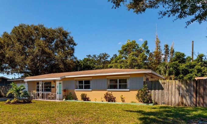 Disston Heights Casa | Adorable casa en vecindario tranquilo a 15 minutos de la playa y el centro de St. Pete
