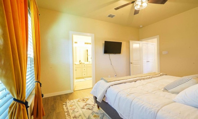 Denton Casa | Quiet Neighborhood, 2 story