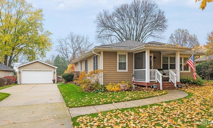 Warrenville Casa | Quiet neighborhood home with great access to many restaurants and hiking trails