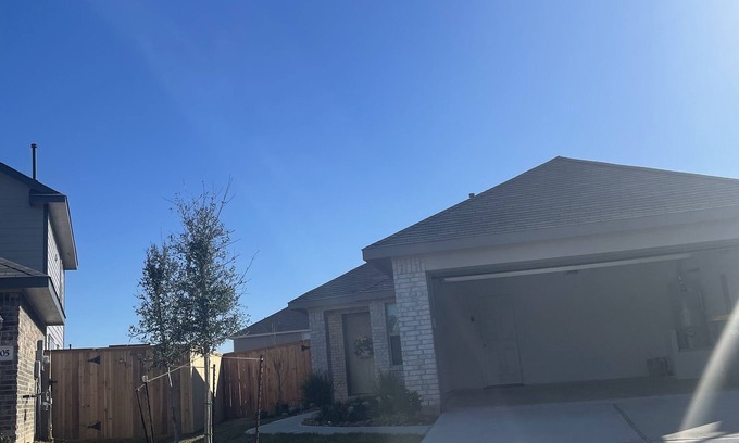 Porter Casa | Quiet new construction home on culdesac street