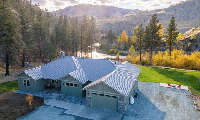 Pateros Casa | Quiet New Home on Methow River secluded! Near Golf, Trails and Winery’s