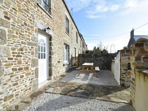Saint-Remy-des-Landes Casa | Quiet Normandy Retreat