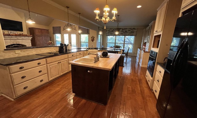 Boerne Casa | Quiet Oaks Hill Country Retreat Relaxing hill country getaway in town!