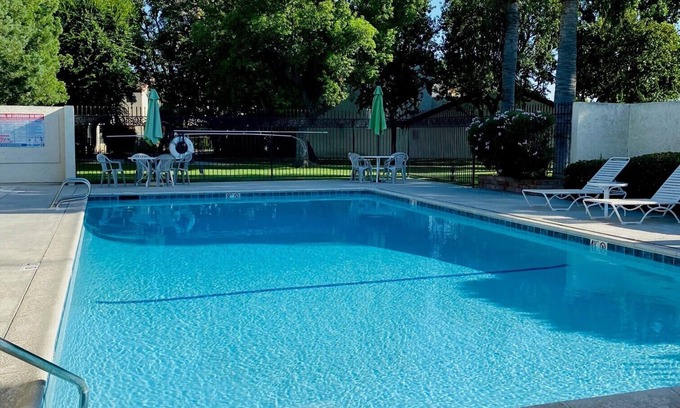 Greenacres Casa | Quiet Paradise in SW Bakersfield - Extended Stay