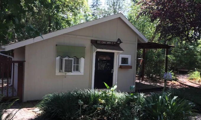 Arden-Arcade Apartamento | Quiet Petite Garden Retreat