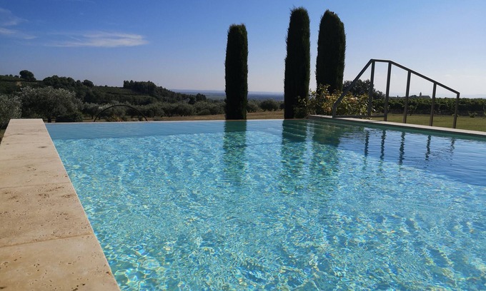 Cairanne Otro | Quiet Provencal farmhouse with superb view and swimming pool