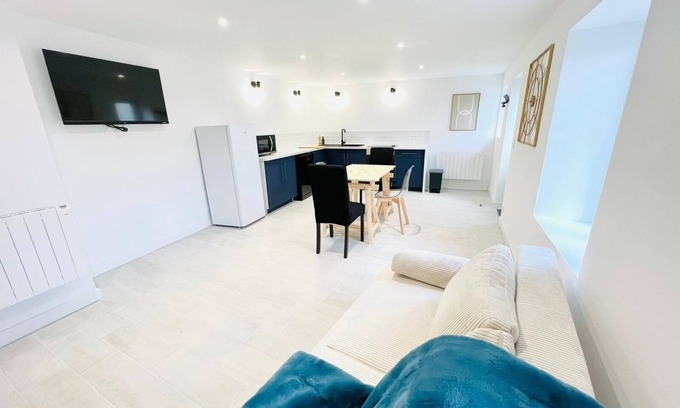 Civaux Casa | ✨ Quiet renovated house - on the heights of Civaux ✨