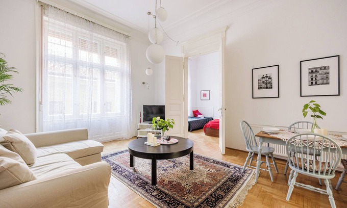 Inner City Budapest Apartamento | Elegante, para frenos urbanos para familias, grupos de amigos. ¡Estacionamiento gratis!