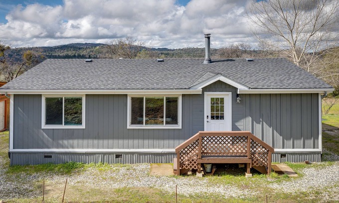 Penn Valley Casa | Quiet Rough and Ready Vacation Home w/ Deck!