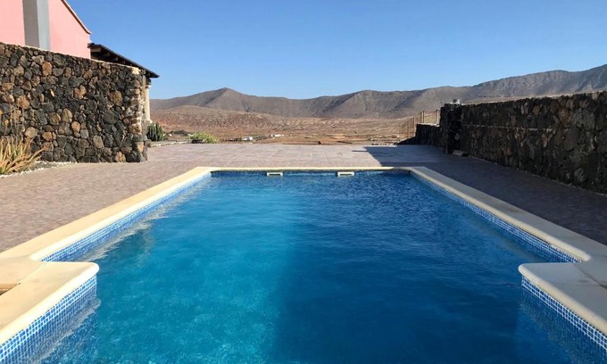 Tetir Casa | Quiet Rural House Ten Minutes From The Beach
